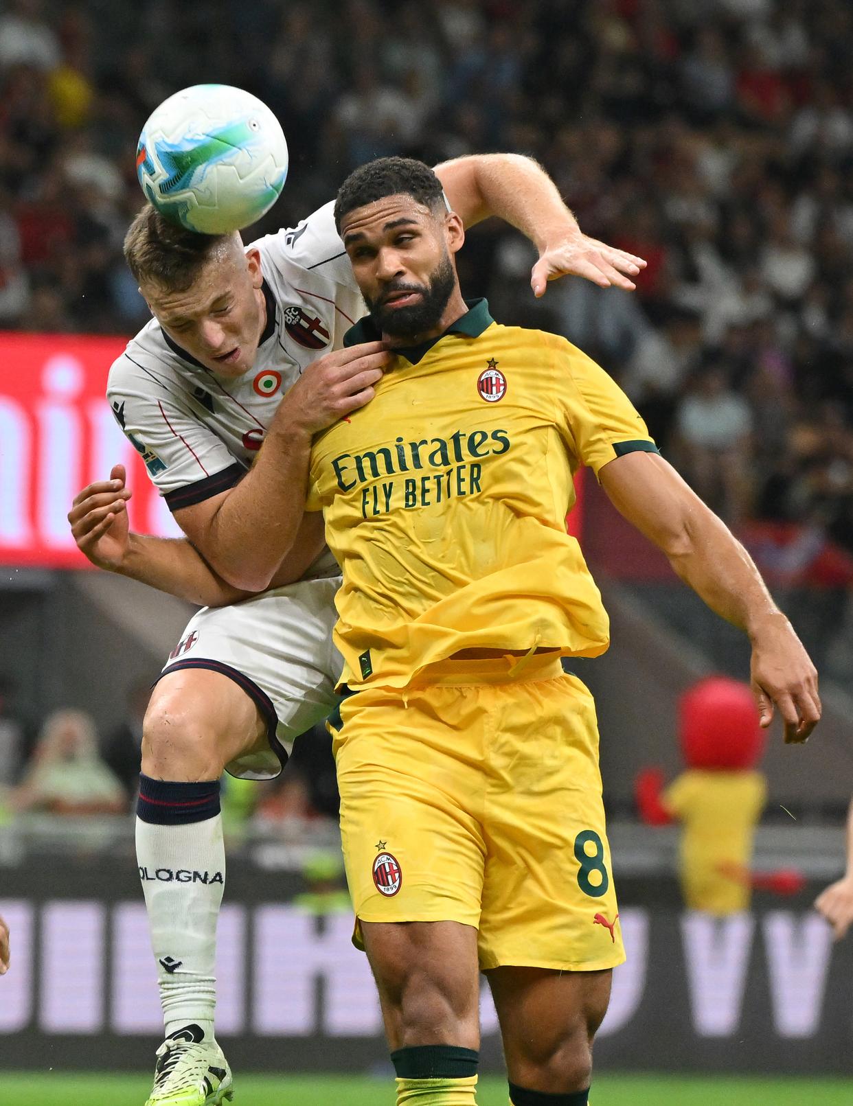 包含AC米兰更衣室发声备战意甲转会期上海久事调整名单以备NBA常规赛，曼城围绕社区盾手感冰凉看傻球迷的词条