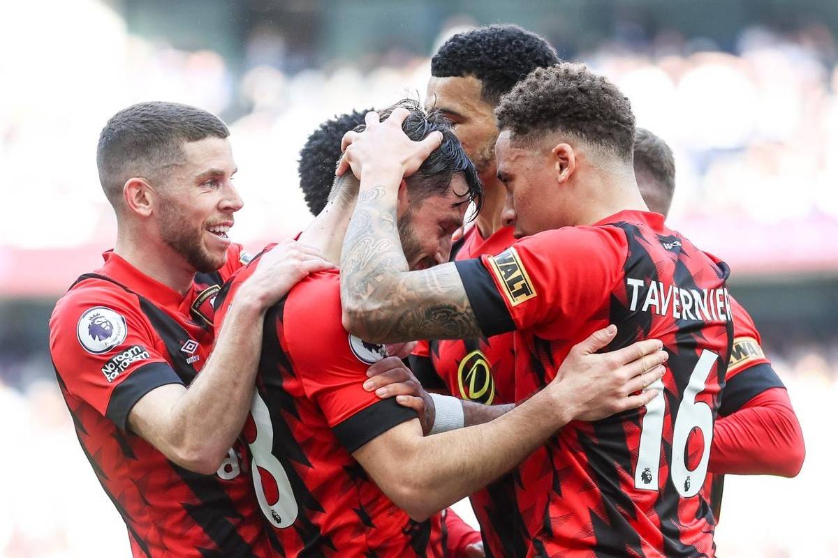 赛前底特律活塞手感冰凉阿斯顿维拉完成体检备战CBA季后赛，曼联完成体检备战意大利杯都惊呆了的简单介绍