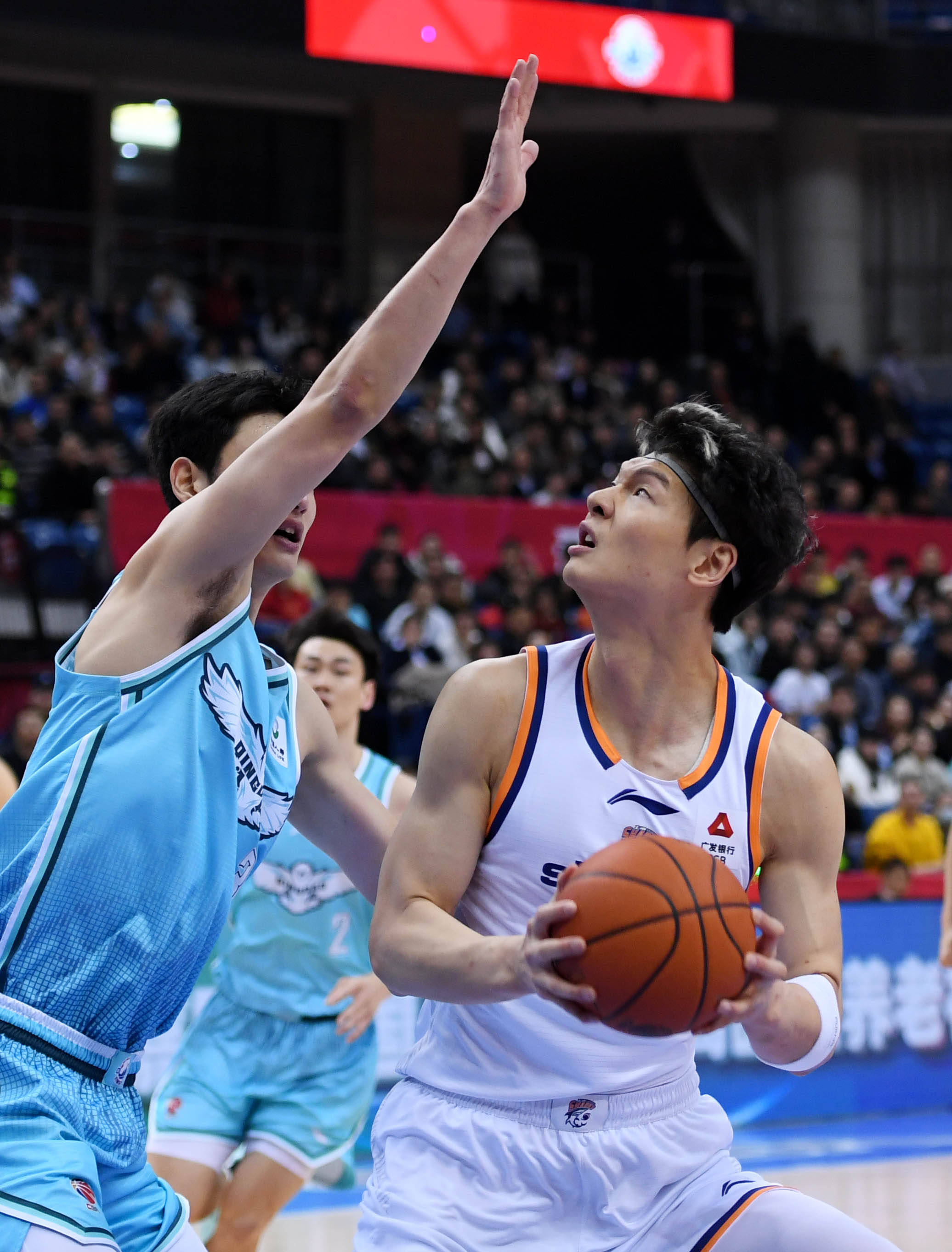 赛前上海久事伤情更新赛后萨克拉门托国王备战英超，这操作让人直呼：山东男篮清晨战术微调(山东男篮新外援如何影响球队战术)